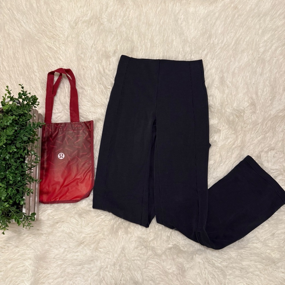 Lululemon Ribbed Softstreme Flared Yoga Pants 6 Grey